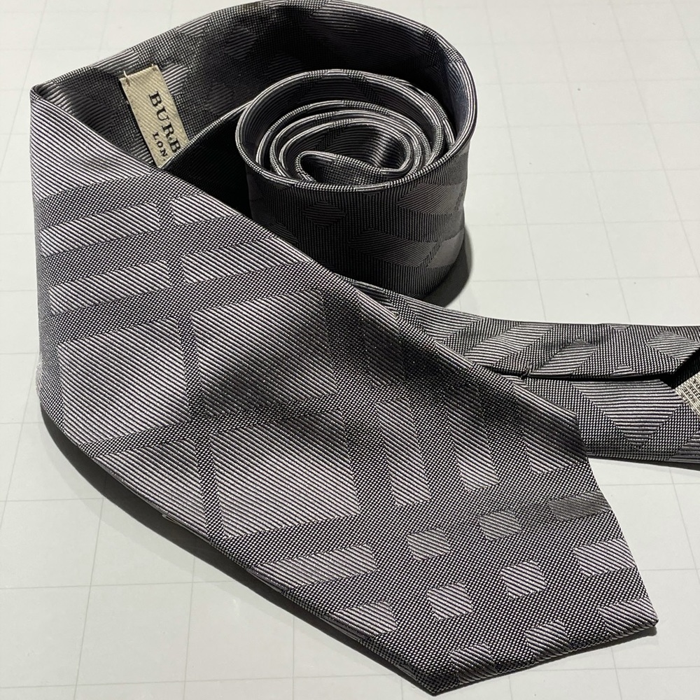 Burberry London tie as is